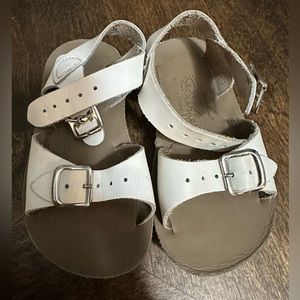 Toddler Saltwater sandals size 6